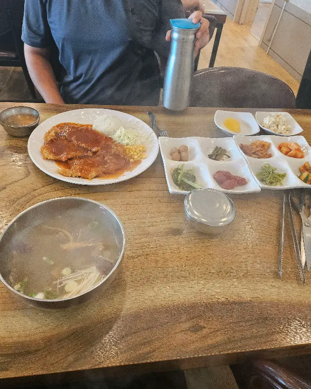 매자리식당 왕돈까스 상차림