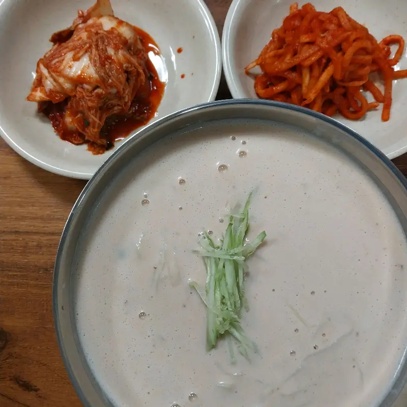 김이 모락모락 나는 만두