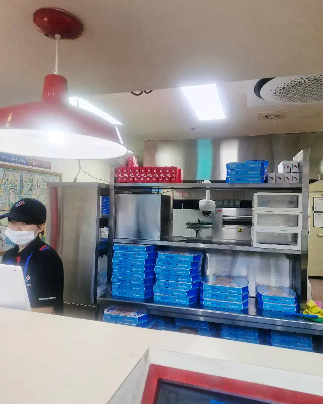 도미노피자 매장 내부