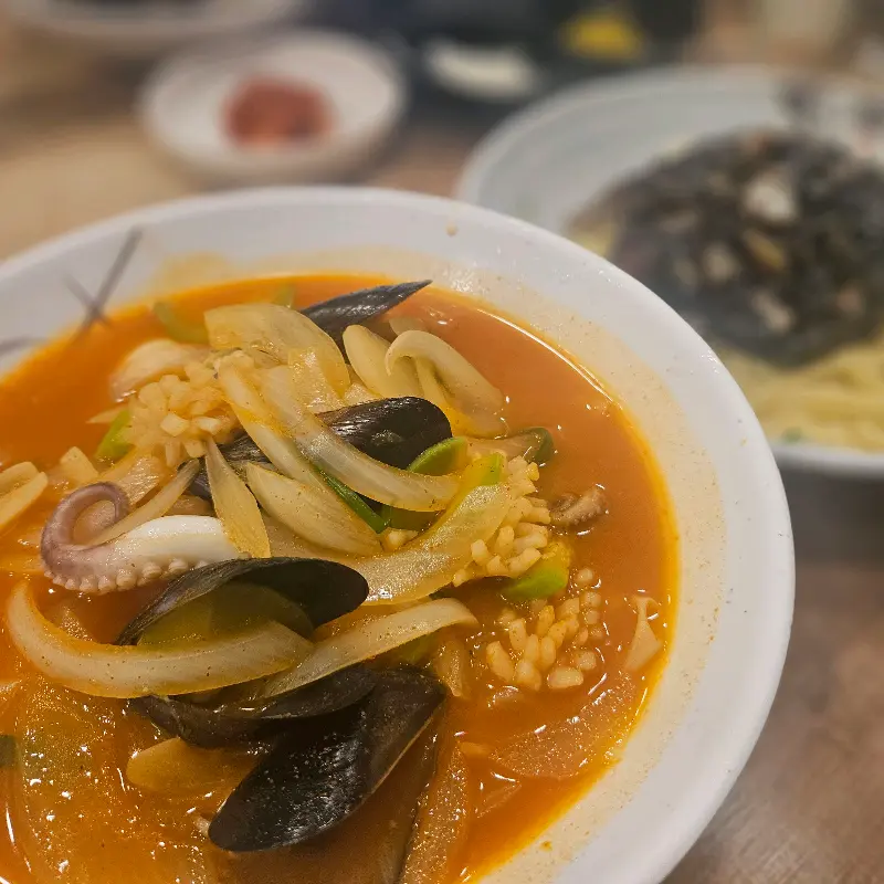해산물이 푸짐하게 들어간 짬뽕