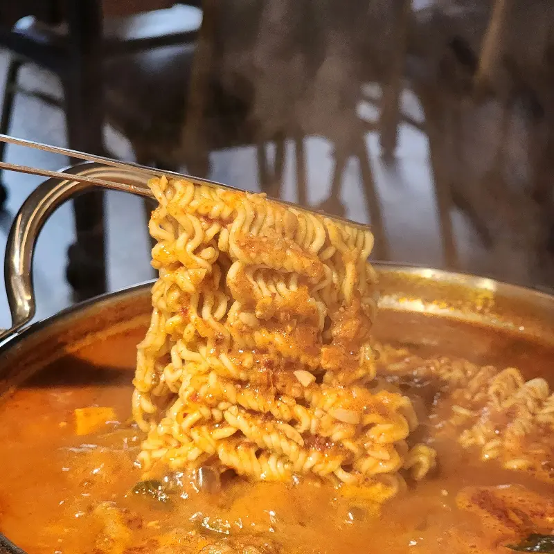 라면사리가 들어간 된장전골