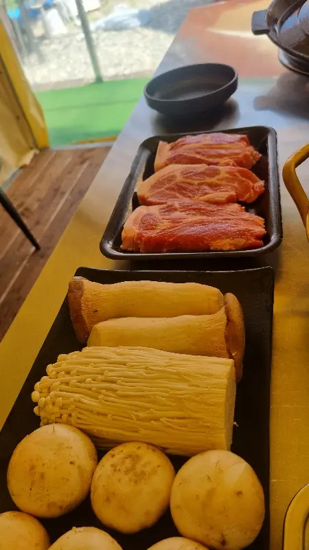 풍성한 고기 한 상