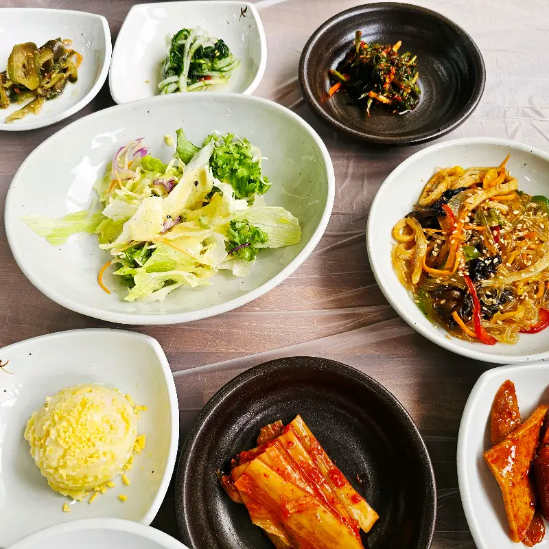 다채로운 밑반찬 클로즈업