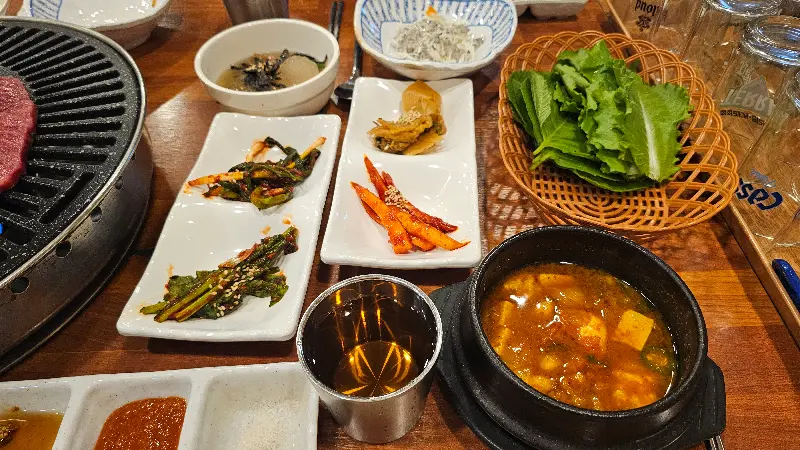 푸짐한 밑반찬 한 상 차림