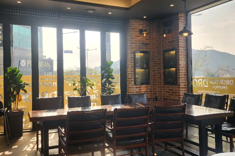 카페 내부 좌석