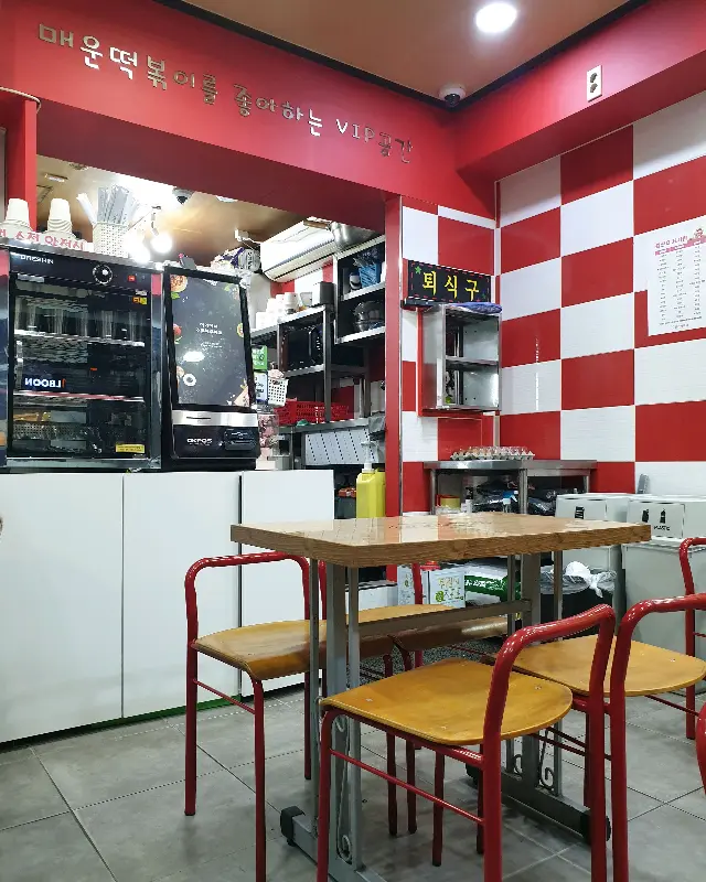 신전떡볶이 내부