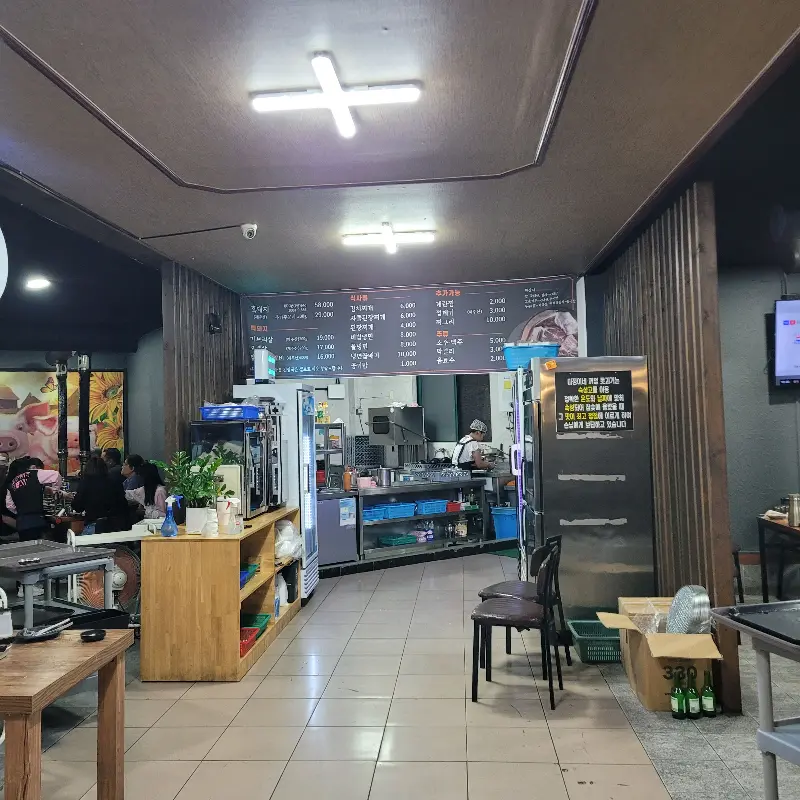 깔끔한 식당 내부