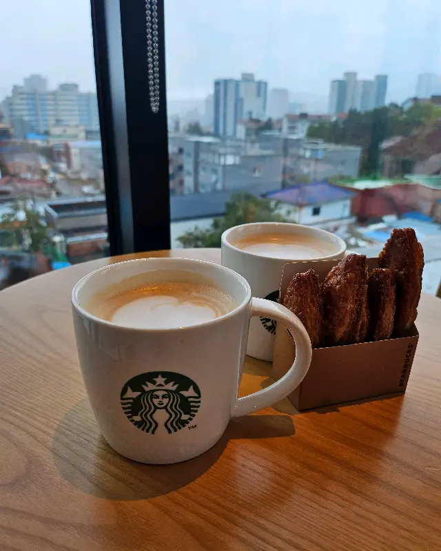 카페라떼와 디저트