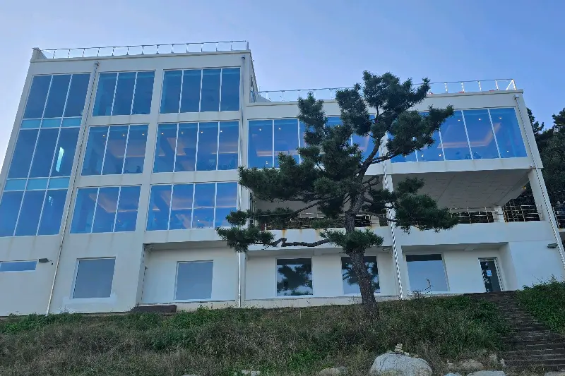 카페 건물 외관