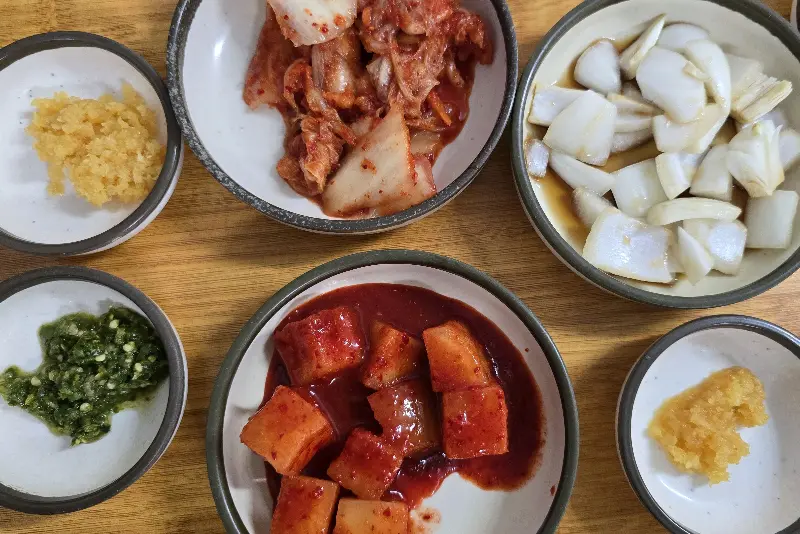 다양한 밑반찬