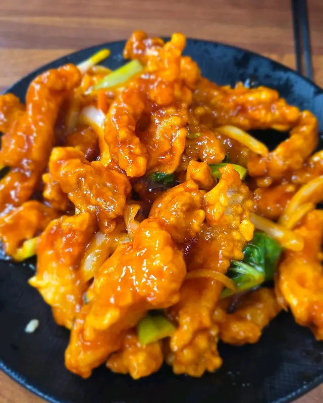 윤기가 자르르 흐르는 사천탕수육