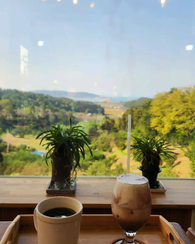 커피와 함께 즐기는 고흥만 뷰