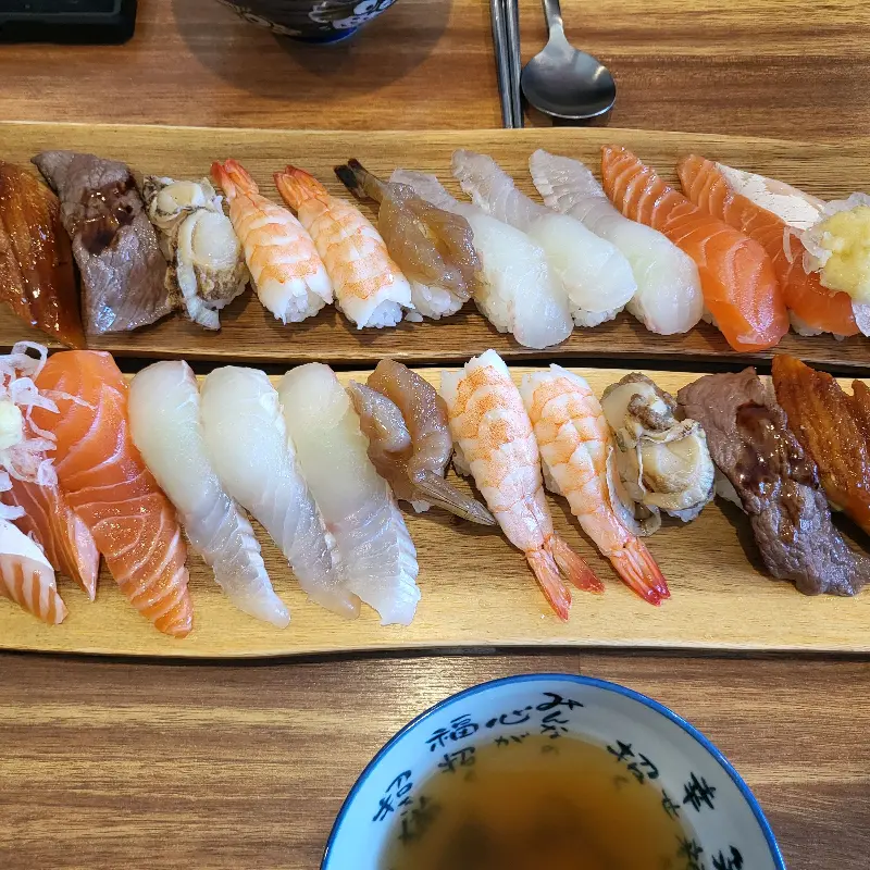 특초밥 한 상 차림