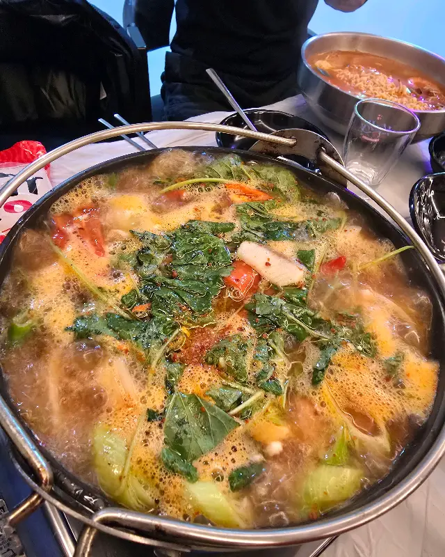 해물찜이 담긴 냄비