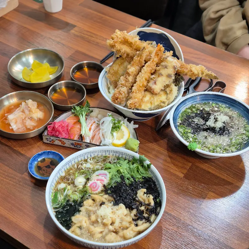 눈꽃 새우 텐동과 사케동 세트