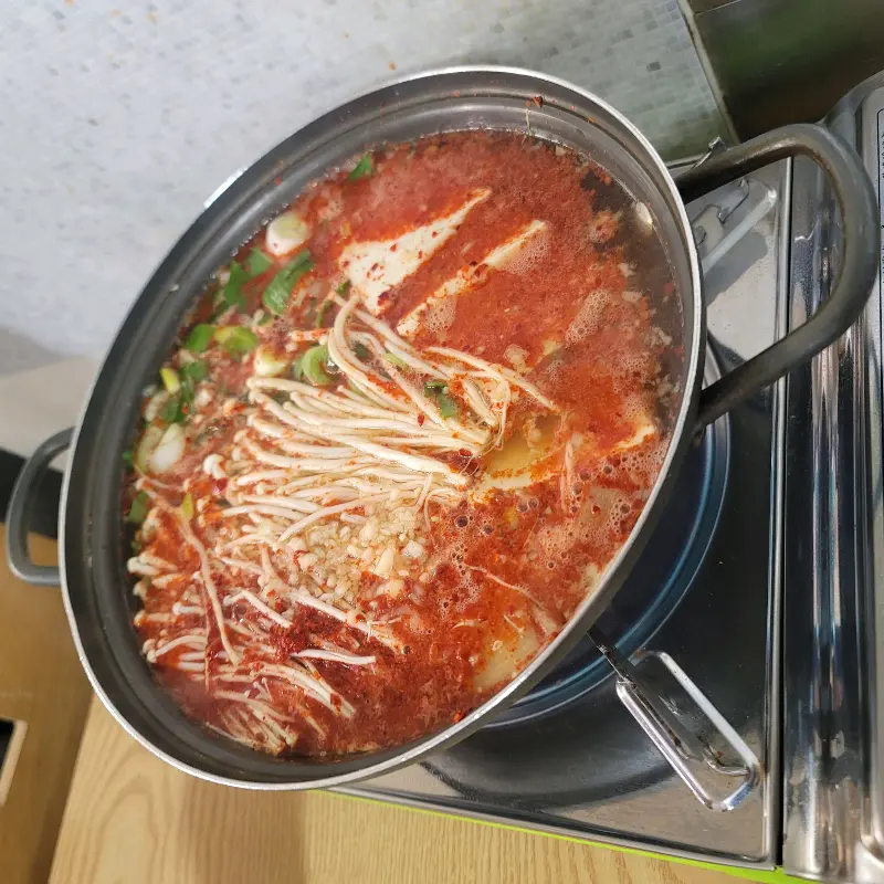 보글보글 끓는 갈치 매운탕