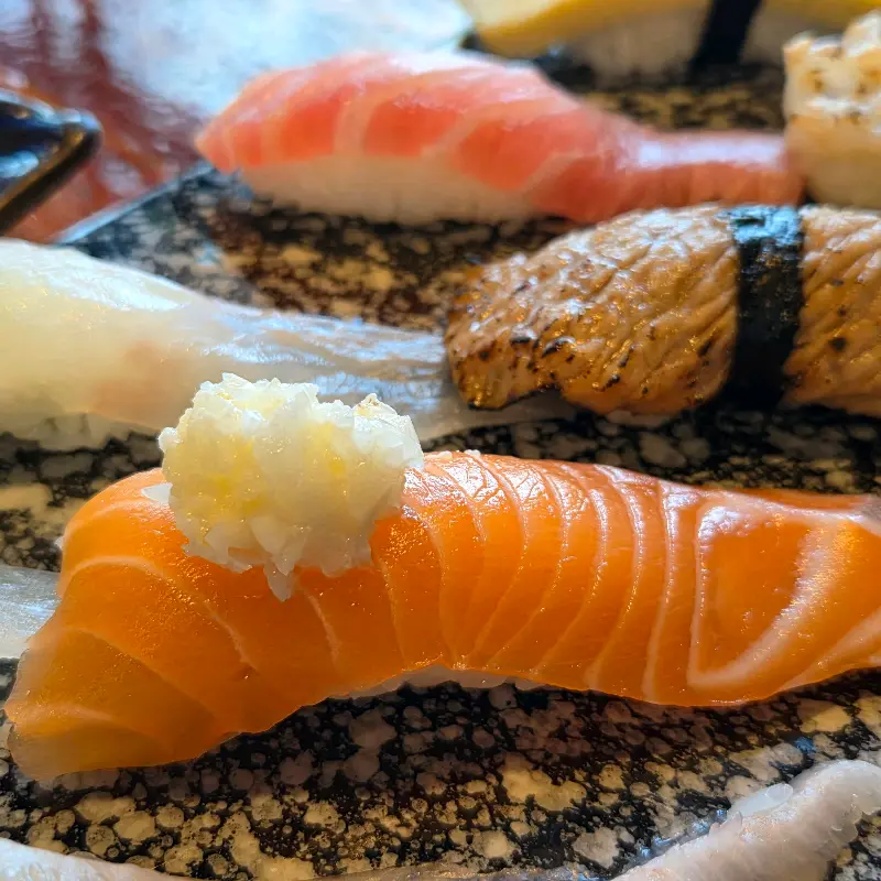 두툼한 연어의 자태