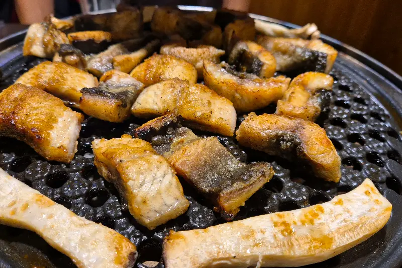 노릇하게 구워진 장어