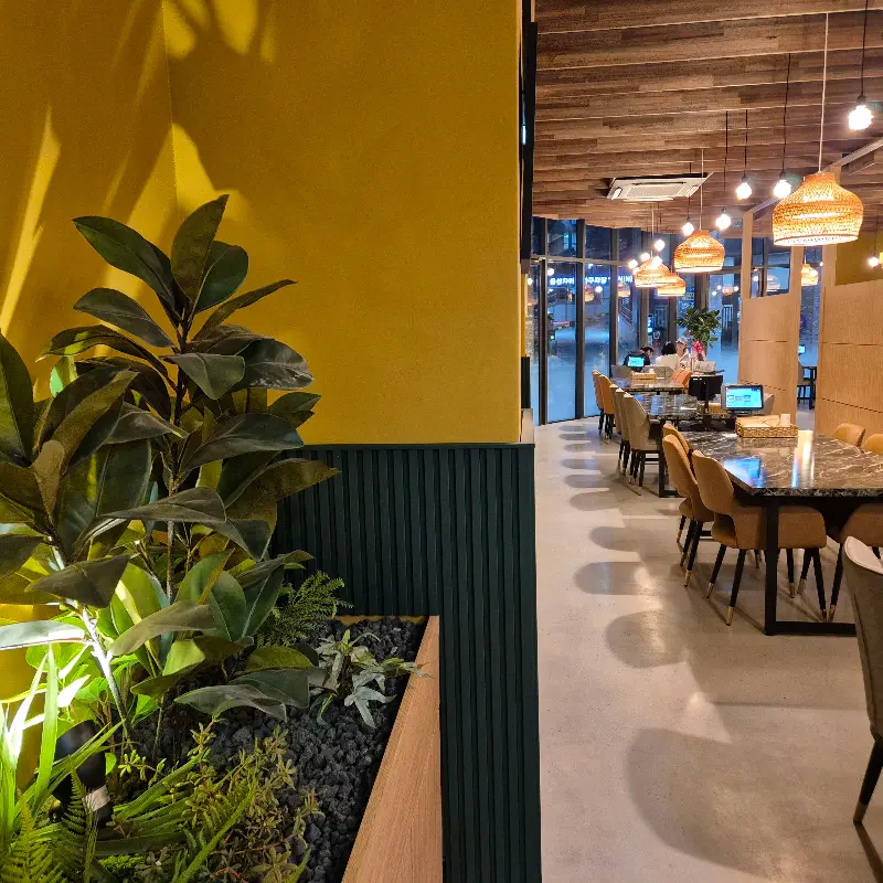 넓은 매장 내부