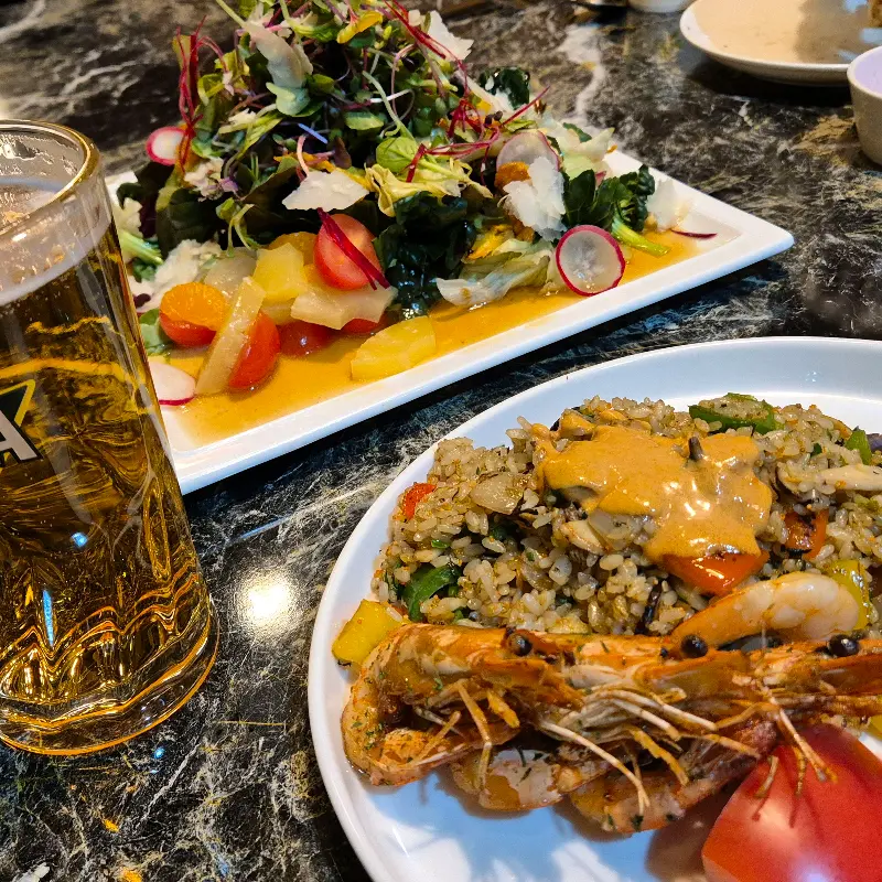 새우필라프와 샐러드