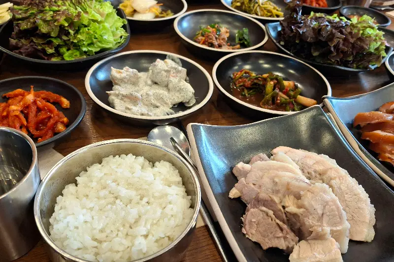 다채로운 기본 반찬