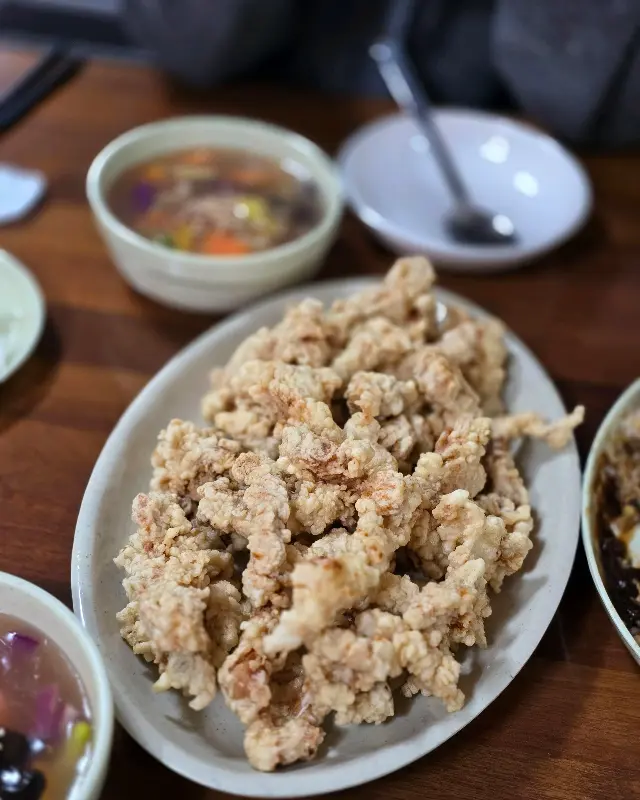 음식을 기다리는 손님