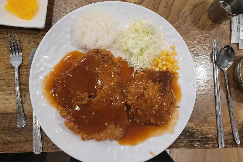 왕돈까스 전체샷