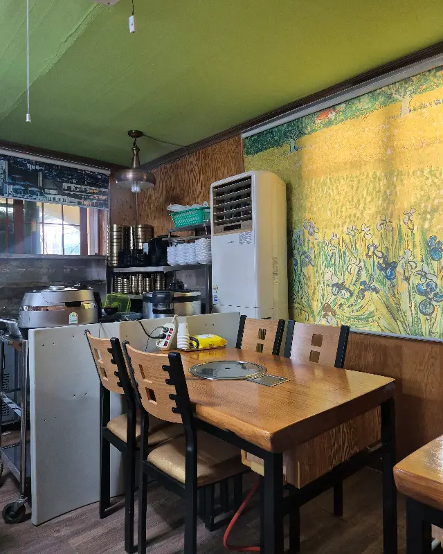 산애밥상 식당 내부