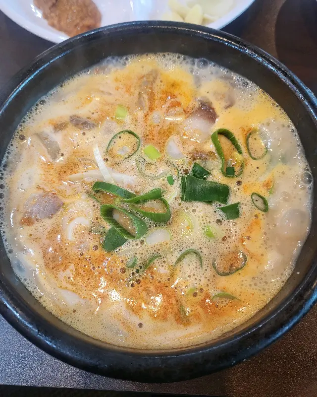 돌탄 순대국밥 근접샷