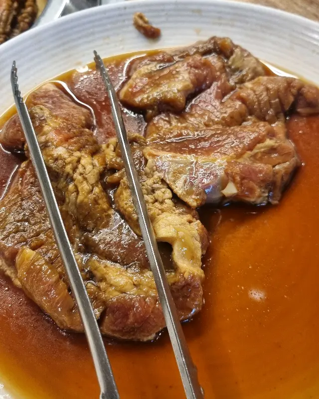 윤기가 흐르는 돼지갈비