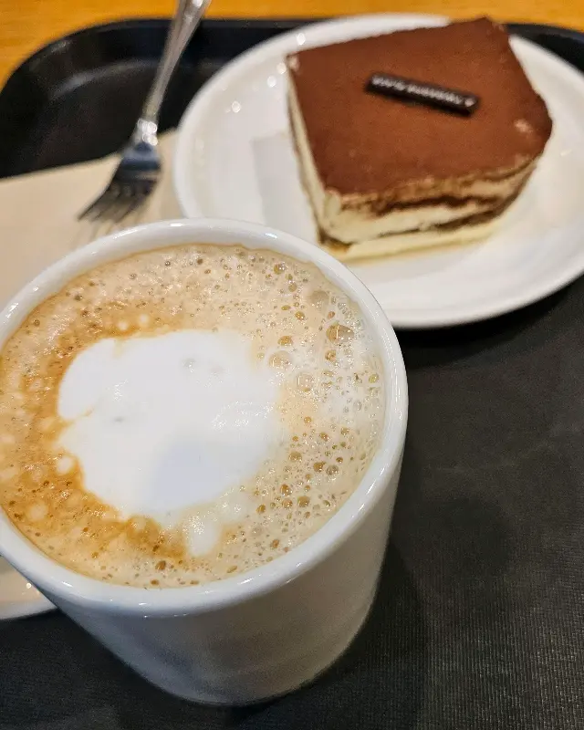 카페라떼와 티라미수