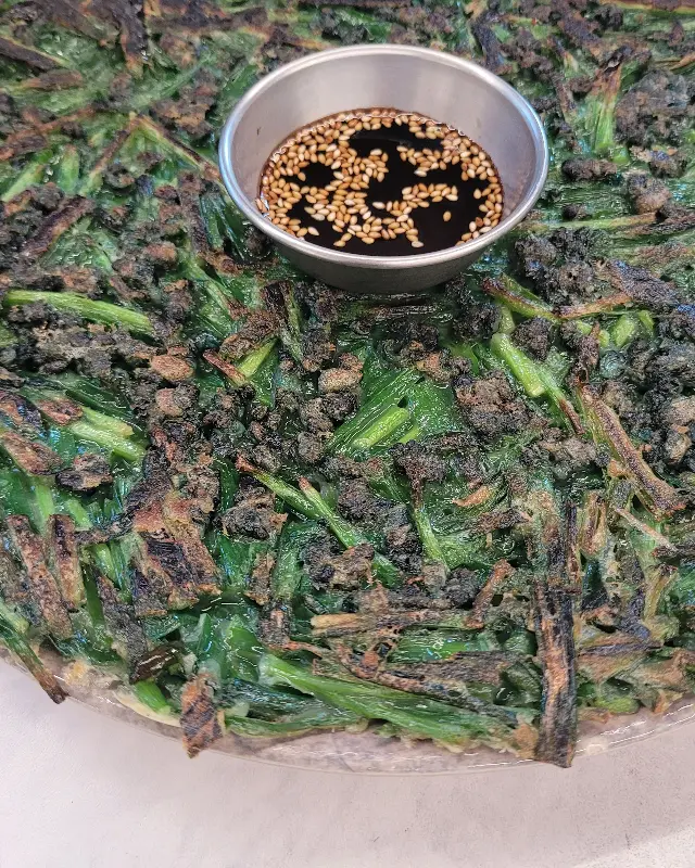 다슬기가 듬뿍 들어간 다슬기부추전