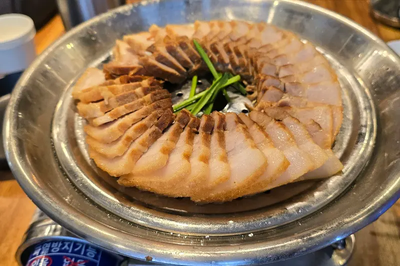 윤기가 흐르는 수육