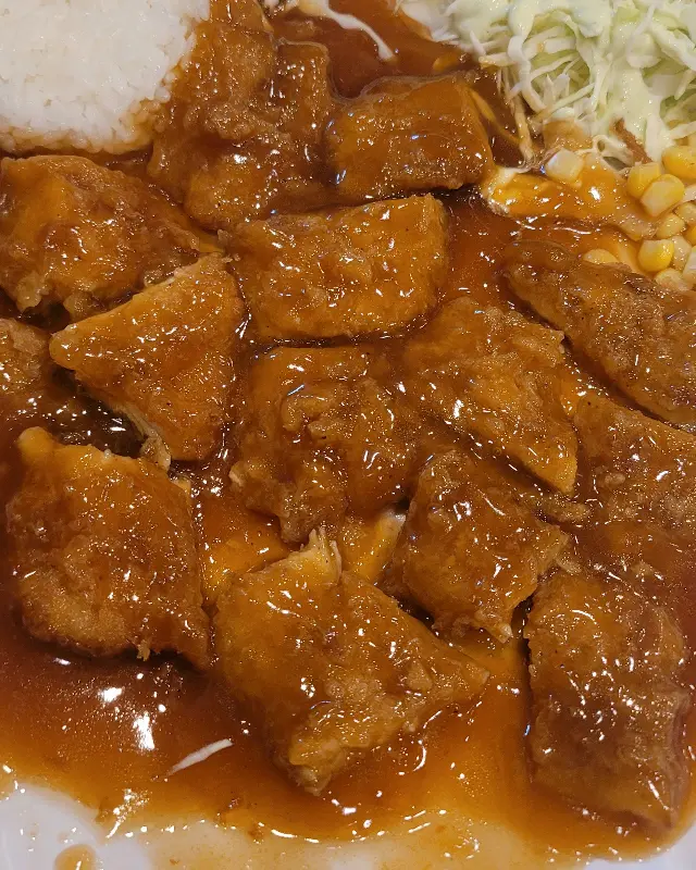 잘라놓은 왕돈까스