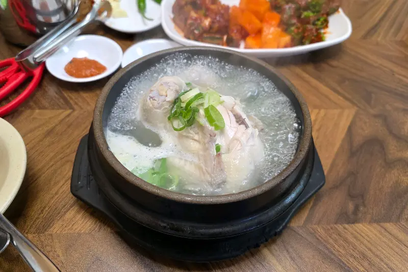 보글보글 끓는 삼계탕