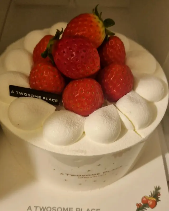 투썸플레이스 스트로베리 초콜릿 생크림 케이크