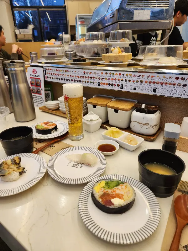 두툼한 연어 초밥