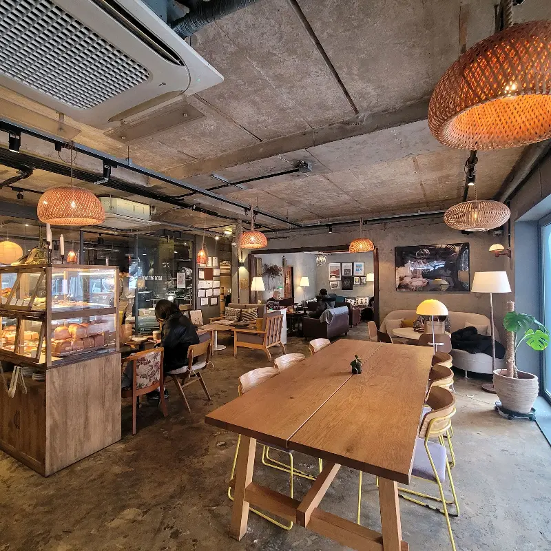 카페 내부 전경