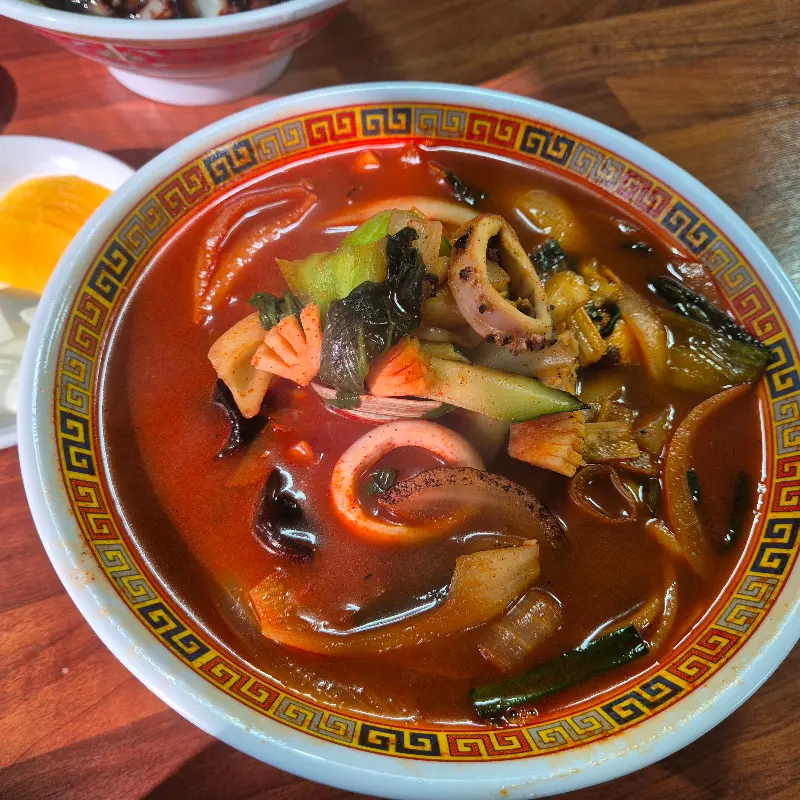 해산물과 야채가 듬뿍 들어간 짬뽕