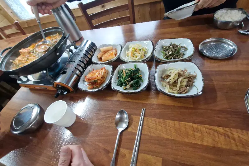 두부전골과 밑반찬