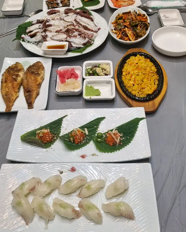 다채로운 스끼다시 한 상 차림