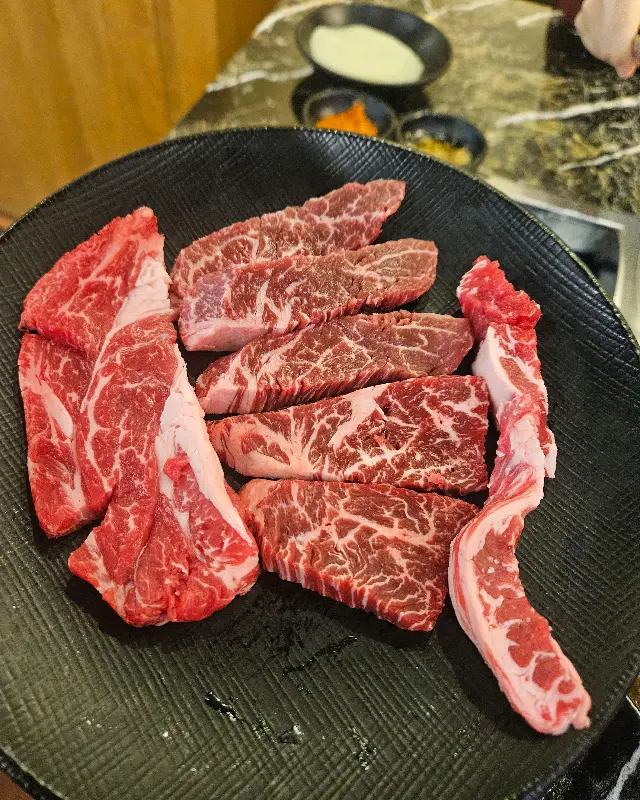 신선한 소고기의 마블링