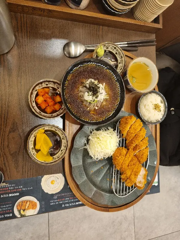 돈까스, 마제소바, 미소시루 한 상 차림