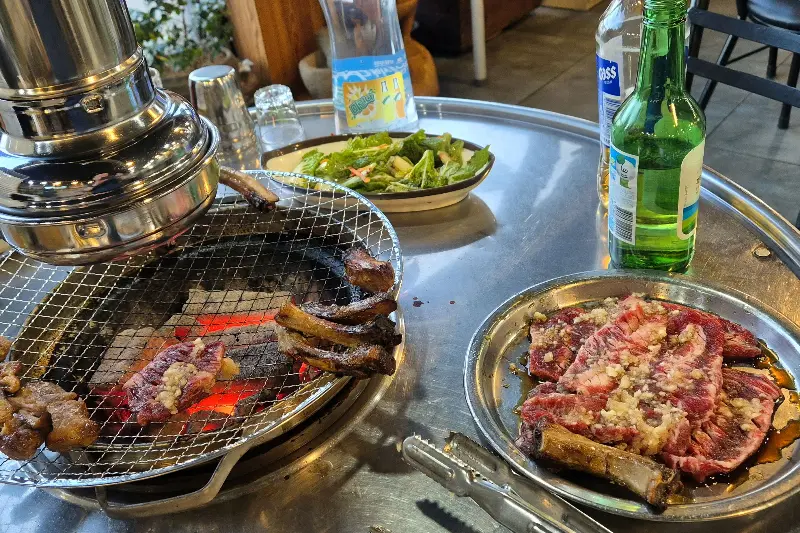 숯불과 쪽갈비, 밑반찬