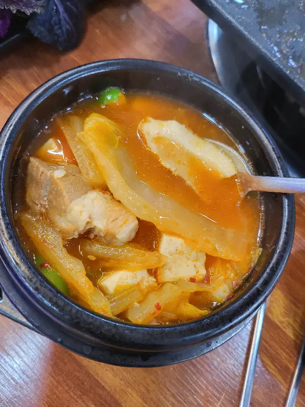 얼큰한 김치찌개