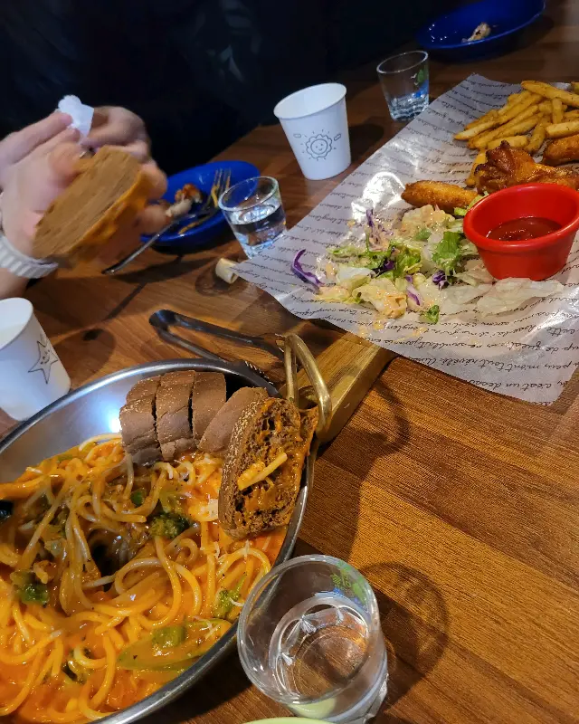 크림 파스타의 풍성한 비주얼