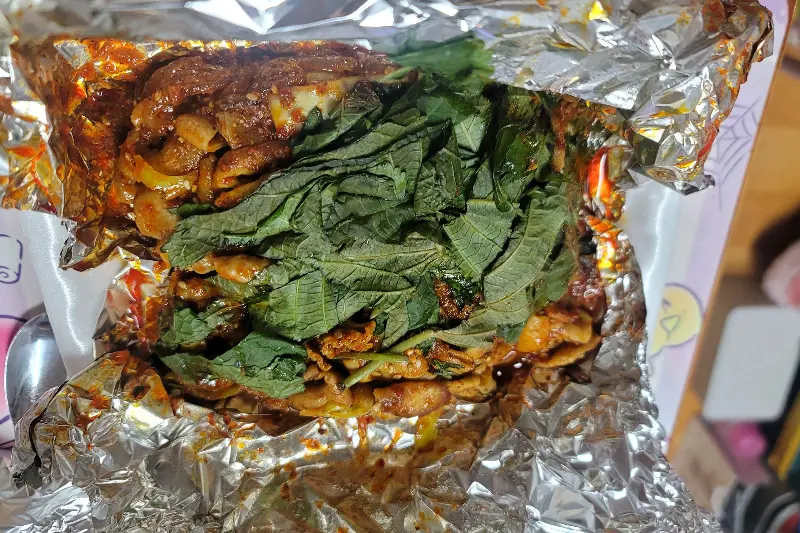 상추쌈과 함께 즐기는 곱창볶음