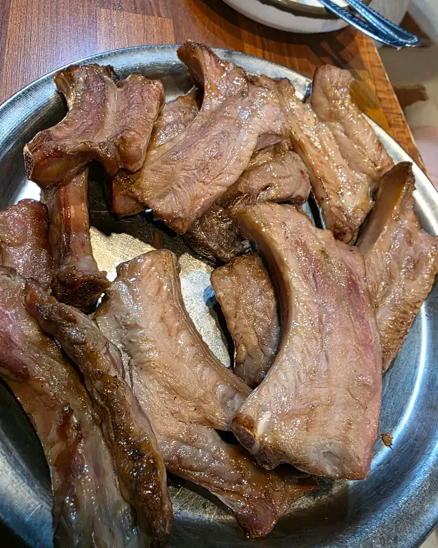 초벌된 쪽갈비의 모습