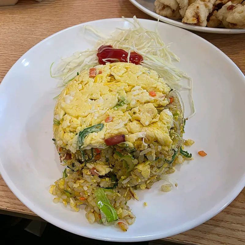 푸짐한 양을 자랑하는 볶음밥