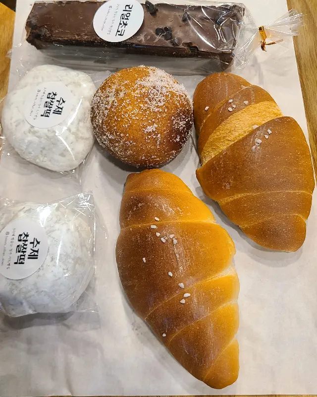 빵굽는마을에서 구매한 빵들